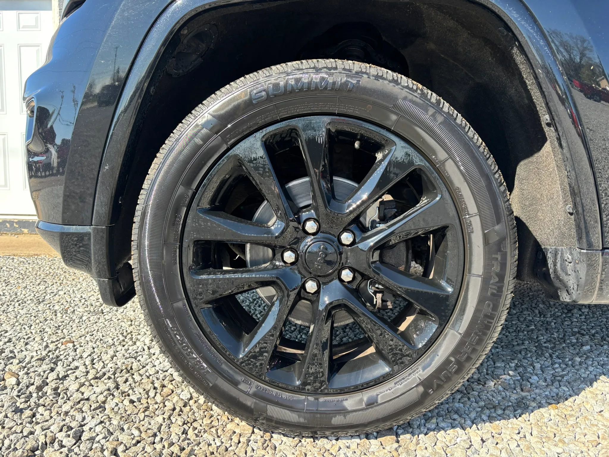 Used 2017 Jeep Grand Cherokee Altitude AWD/4WD image 12