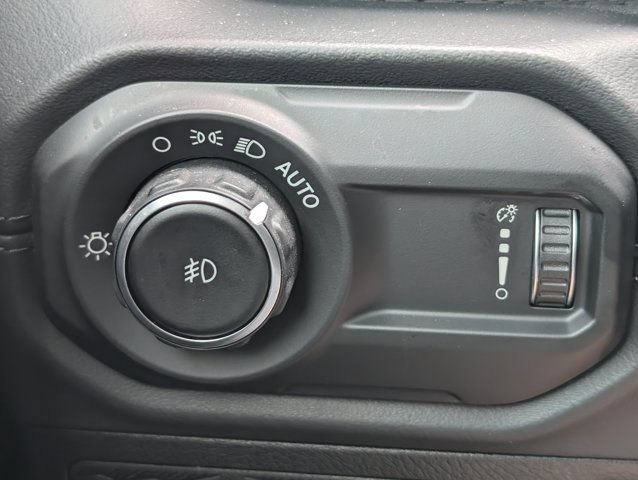 Used 2026 Jeep Wrangler Unlimited Rubicon AWD/4WD image 25