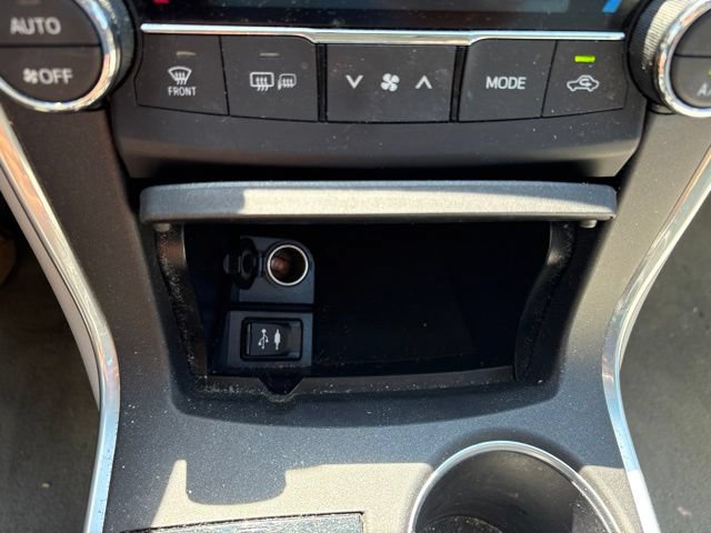 Used 2016 Toyota Camry XLE FWD image 18
