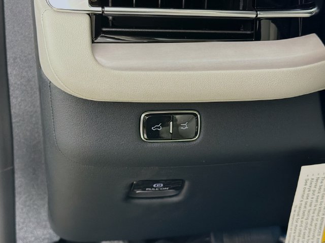 New 2026 Lincoln Navigator L Premier AWD/4WD image 10