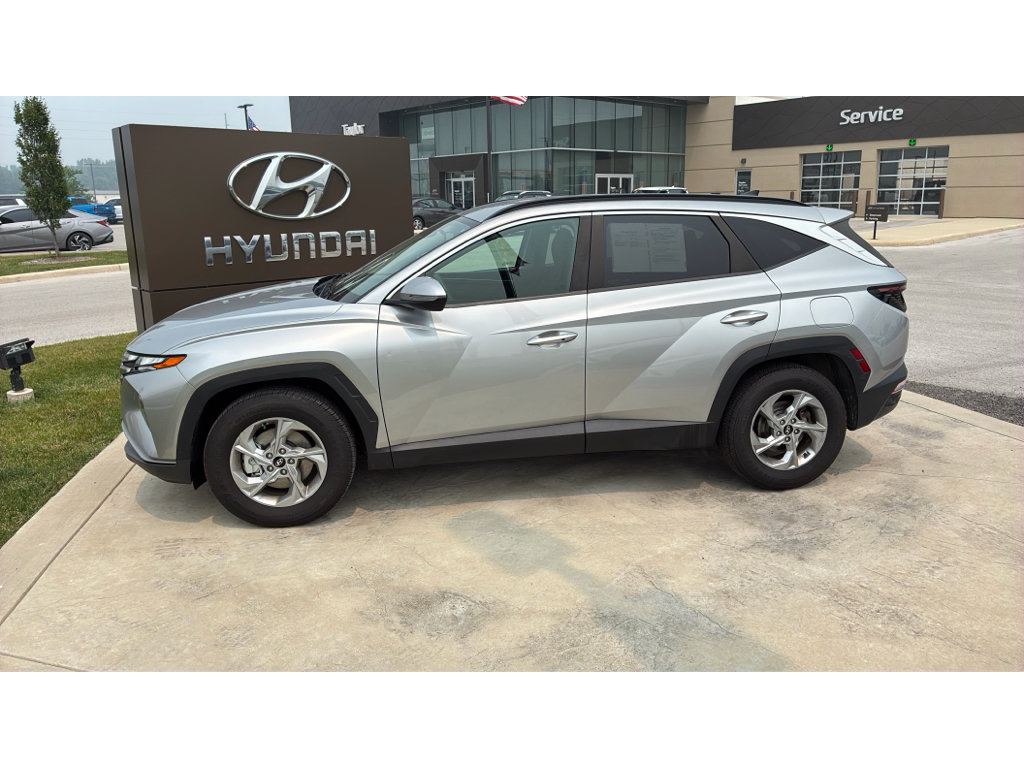 Used 2022 Hyundai Tucson SEL FWD image 2