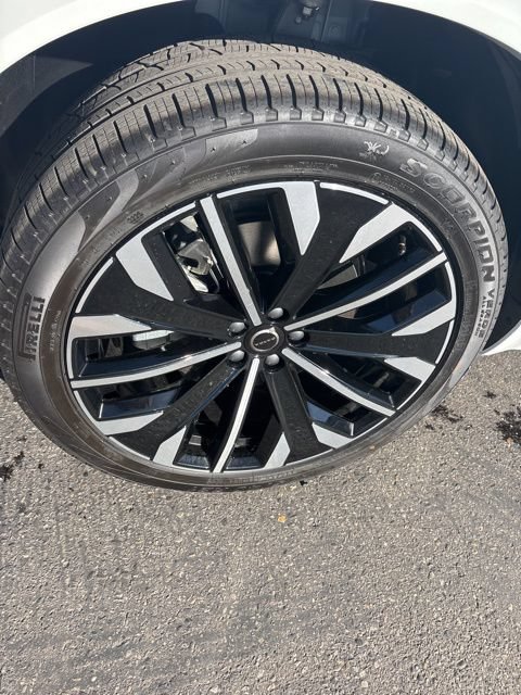 New 2026 Volvo XC90 B6 Plus w/ Protection Package Premier AWD/4WD image 13