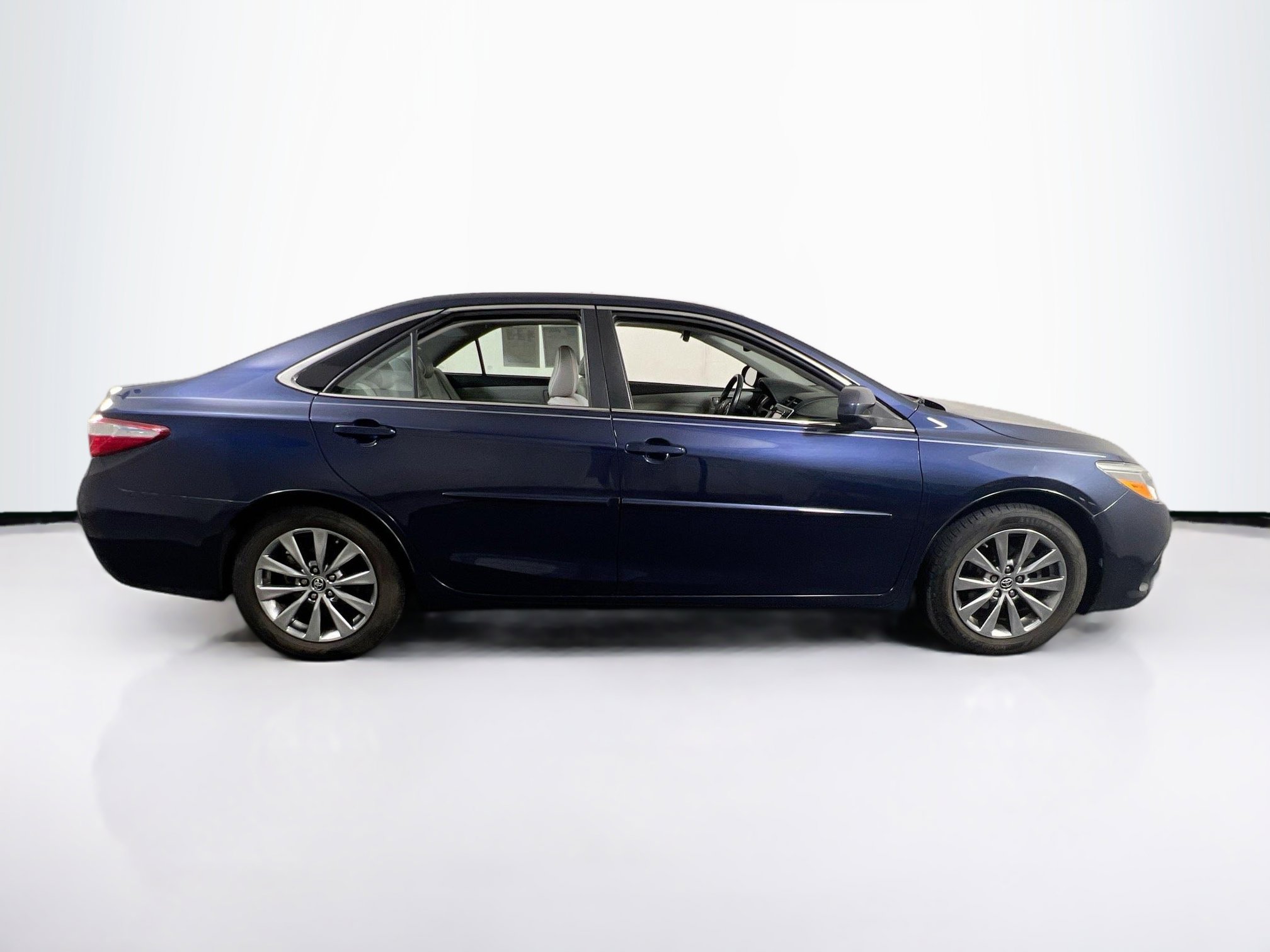 Used 2015 Toyota Camry XLE FWD image 4