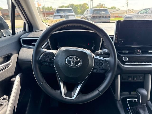 Used 2025 Toyota Corolla Cross XLE FWD image 3