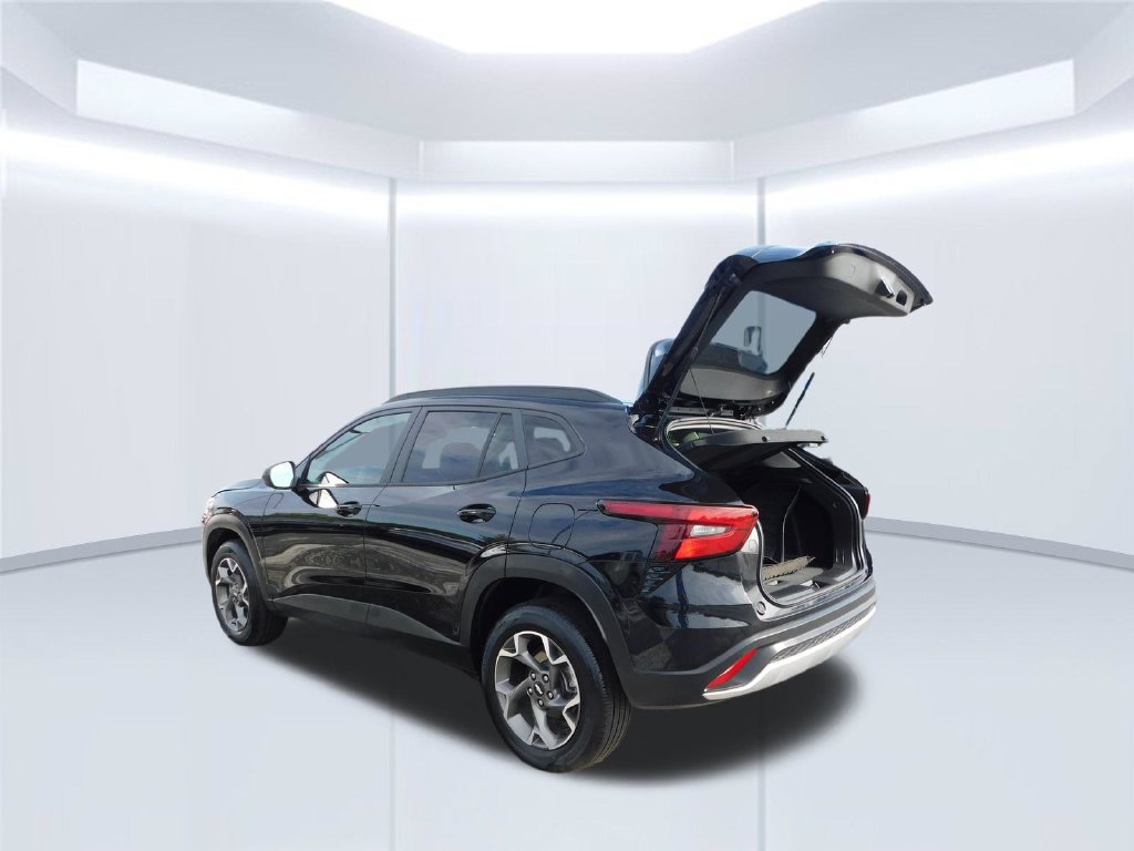 Used 2025 Chevrolet Trax LT FWD image 20