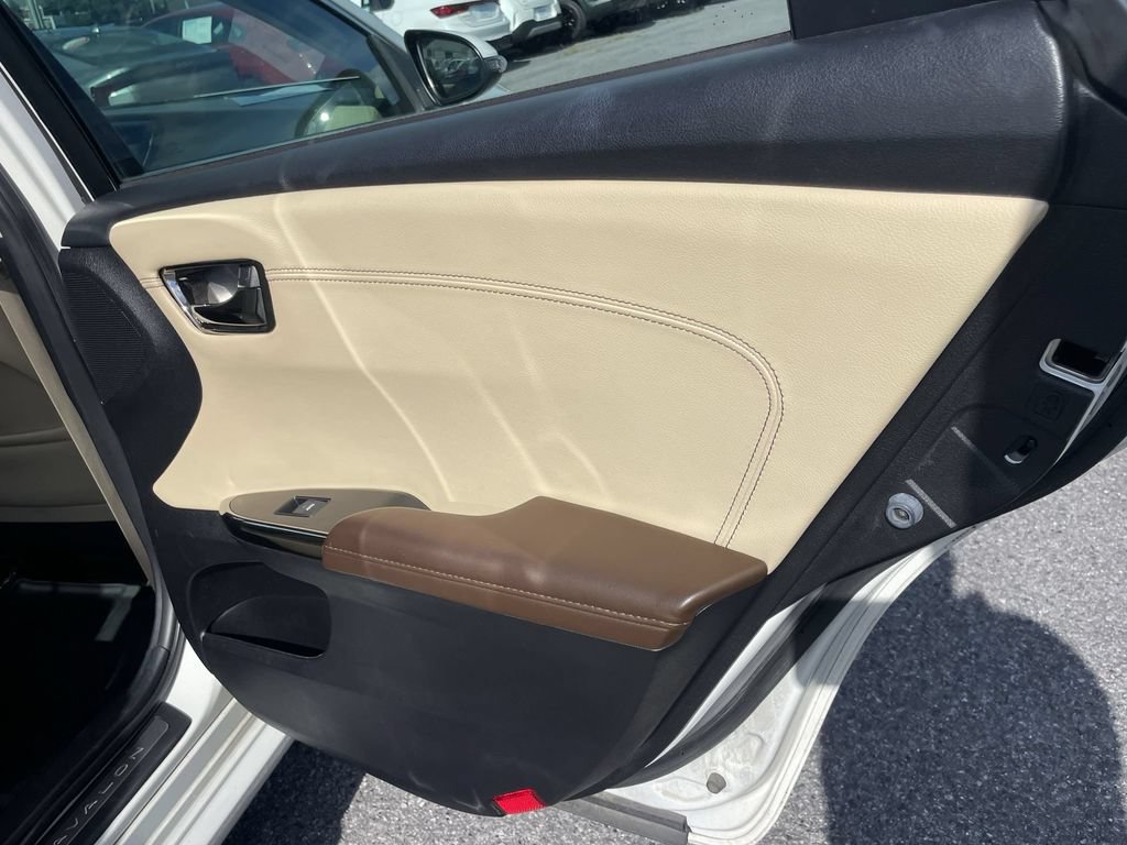 Used 2015 Toyota Avalon Limited FWD image 38