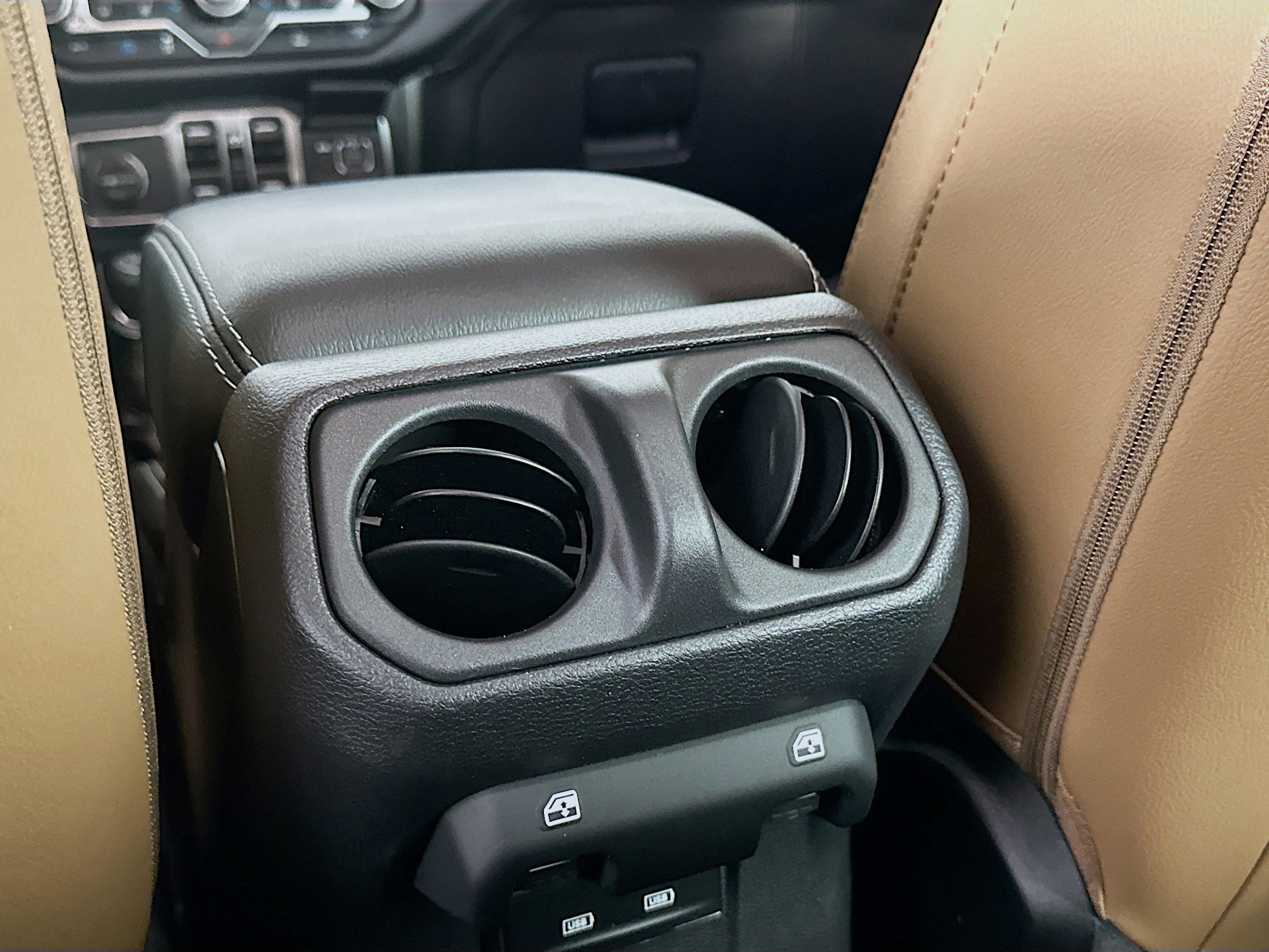 Used 2023 Jeep Wrangler Unlimited Sahara w/ Cold Weather Group AWD/4WD image 26