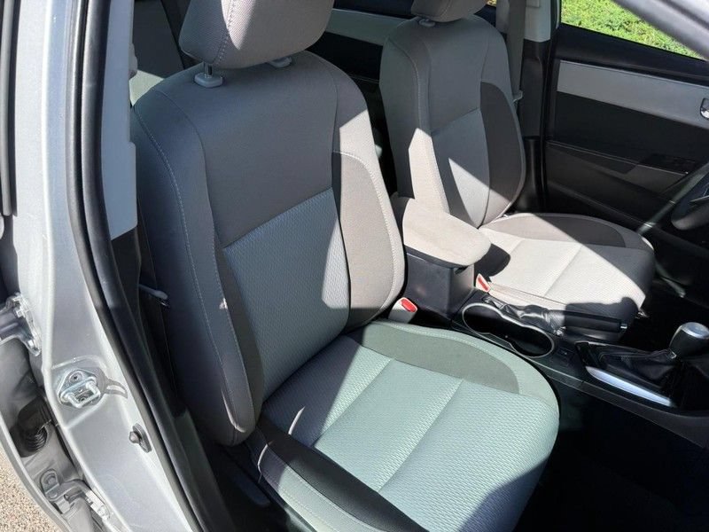 Used 2018 Toyota Corolla LE FWD image 11