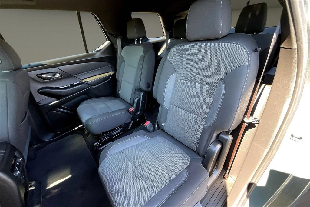 Used 2023 Chevrolet Traverse LT FWD image 25