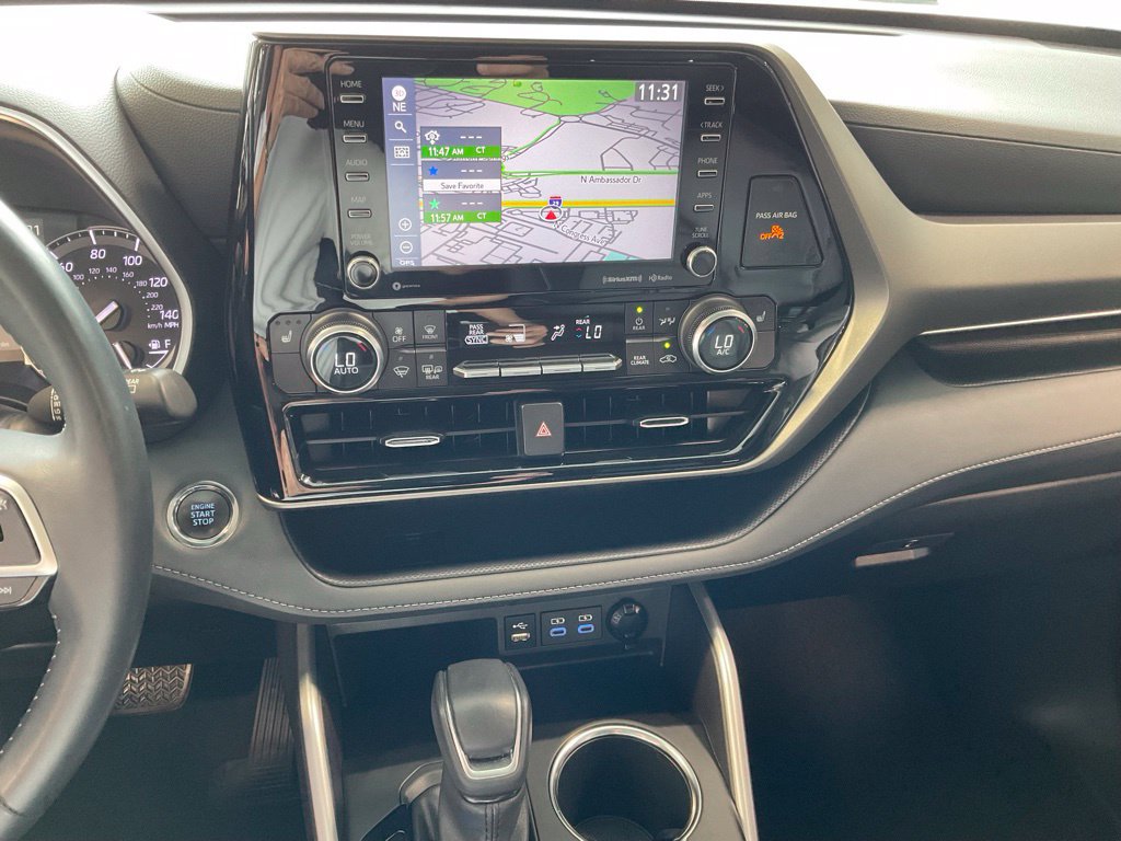 Used 2022 Toyota Highlander XLE AWD/4WD image 15