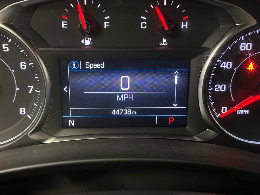 Used 2023 GMC Terrain SLE w/ Driver Convenience Package image 4