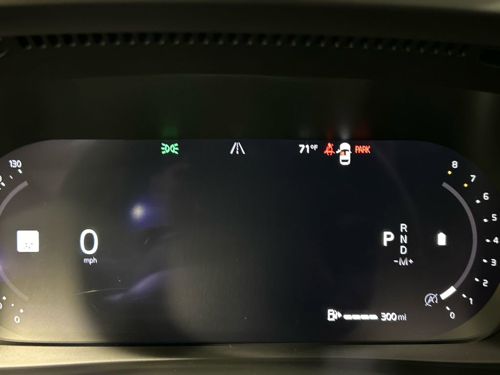 Used 2023 Volvo XC40 B5 Plus w/ Driver Assist Package AWD/4WD image 15