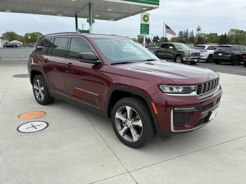 New 2026 Jeep Grand Cherokee Limited w/ Trailer Tow Package