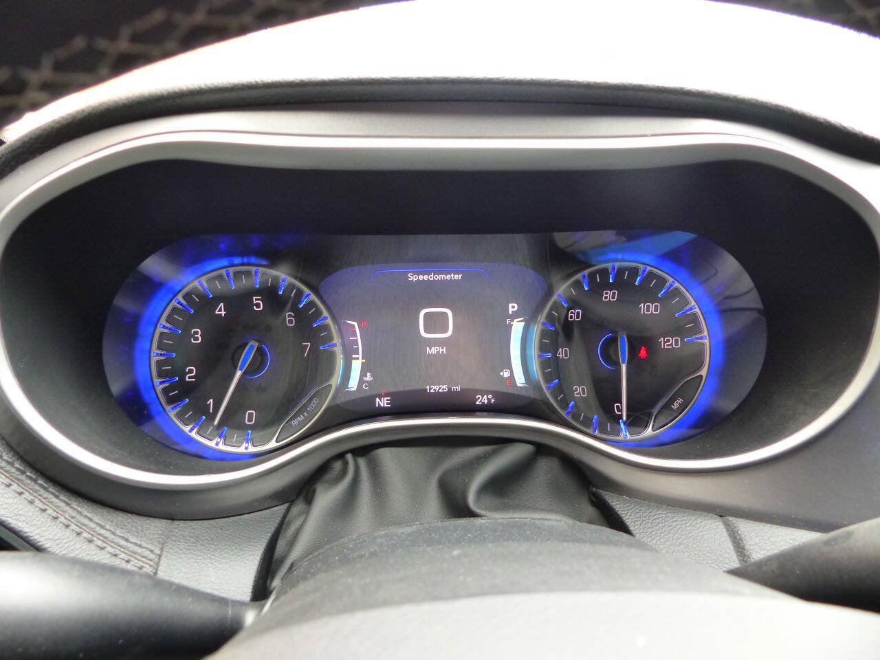 Used 2025 Chrysler Pacifica Select FWD image 38