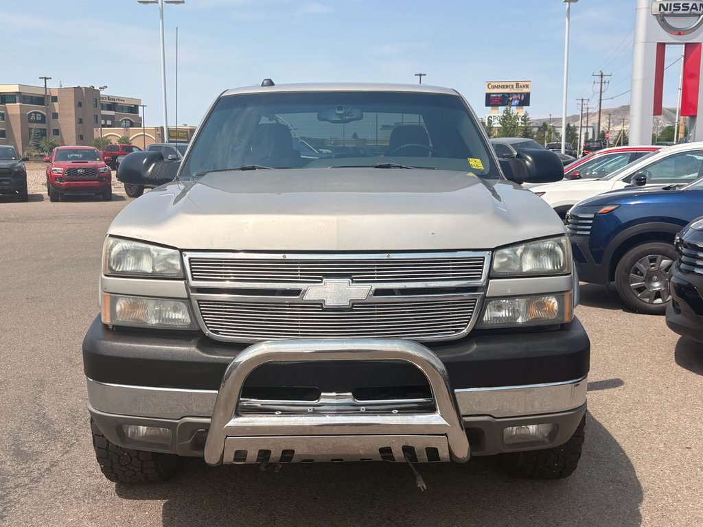 Used 2005 Chevrolet Silverado 2500 LS w/ Heavy-Duty Power Package AWD/4WD image 8