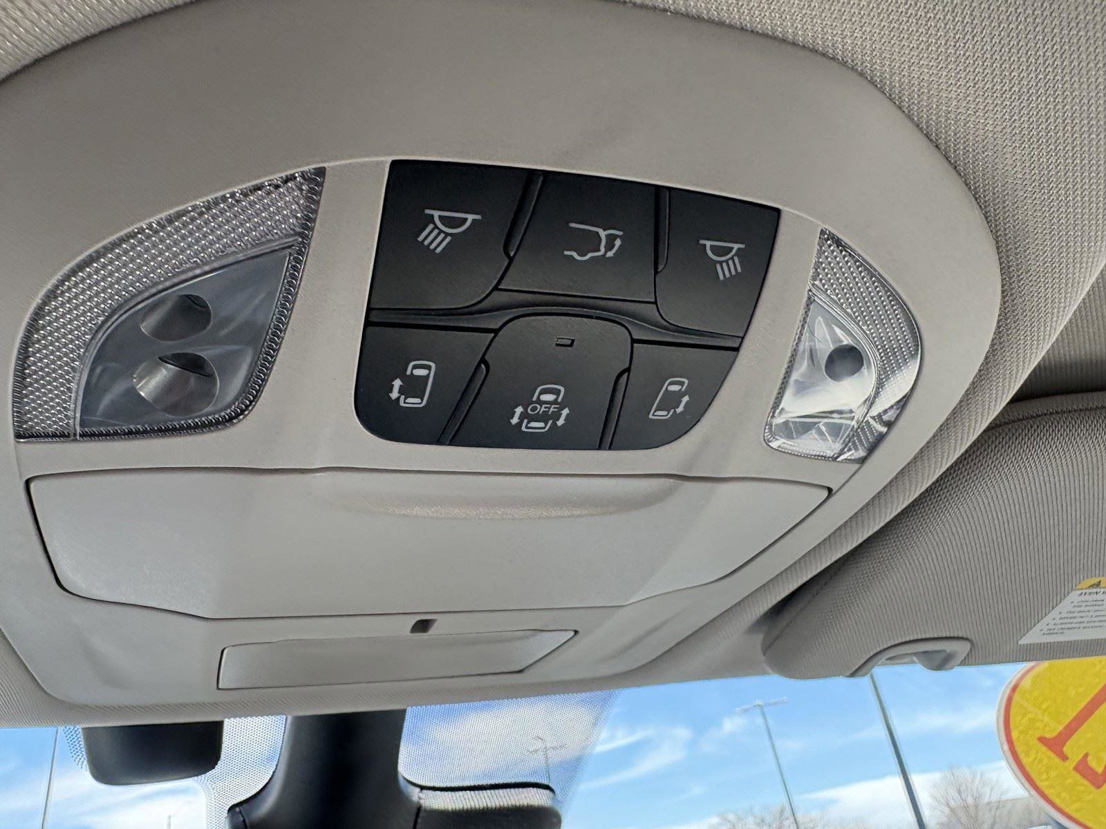Used 2021 Chrysler Pacifica Touring-L image 18