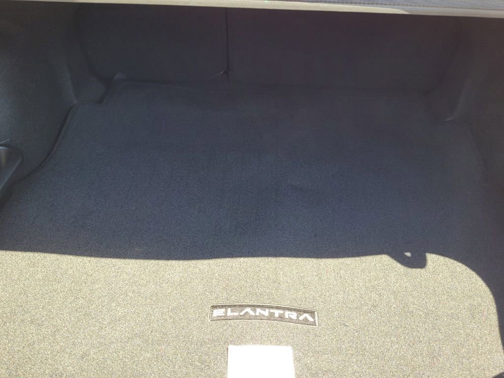 New 2025 Hyundai Elantra SEL image 16