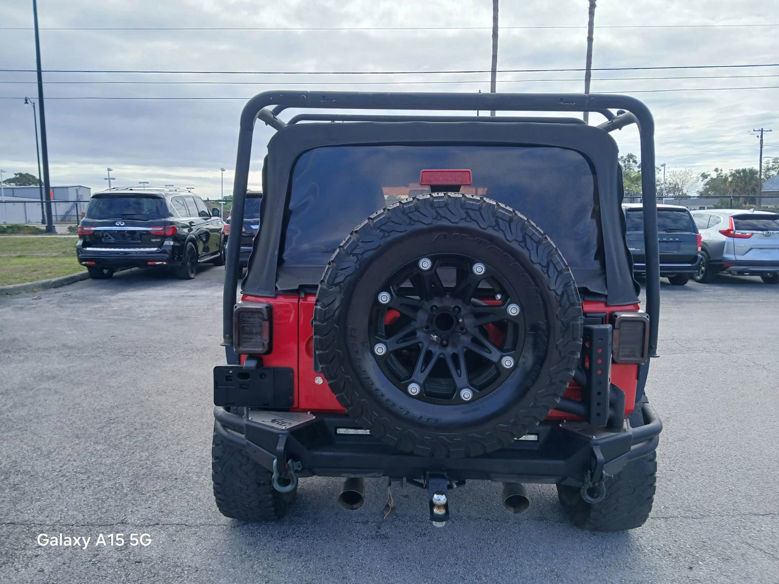 Used 2015 Jeep Wrangler Unlimited Sahara w/ Connectivity Group AWD/4WD image 4