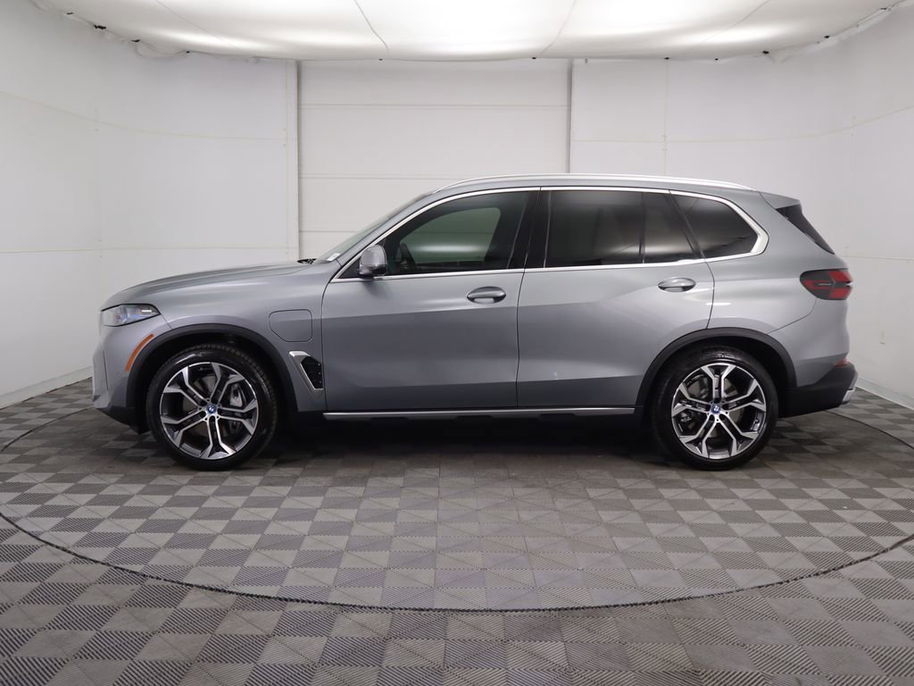 Used 2025 BMW X5 xDrive50e w/ Parking Assistance Package AWD/4WD image 8