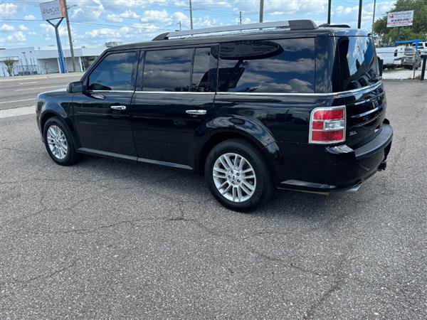 Used 2018 Ford Flex SEL w/ Class III Trailer Tow Package FWD image 2