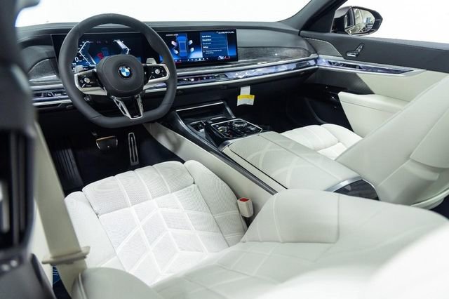 Used 2025 BMW 760i xDrive w/ Executive Package image 24
