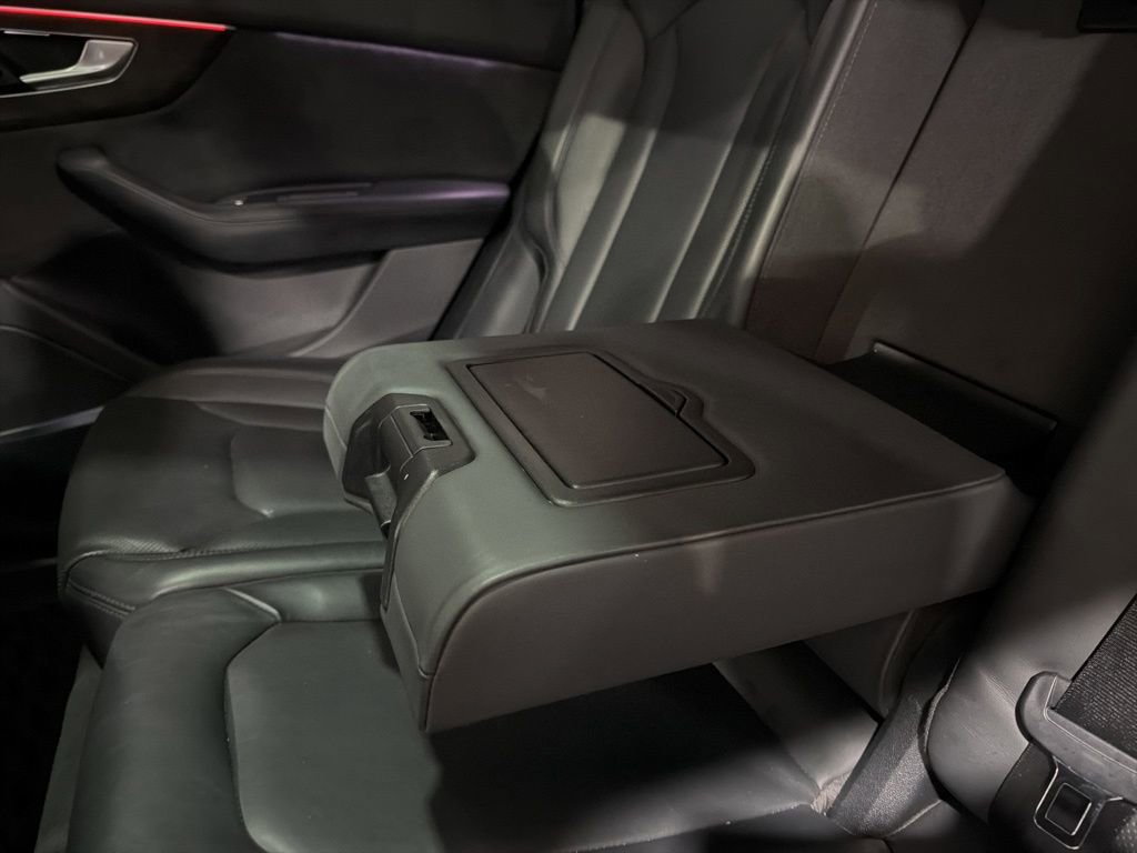 Used 2020 Audi Q8 Prestige w/ Prestige Package image 34