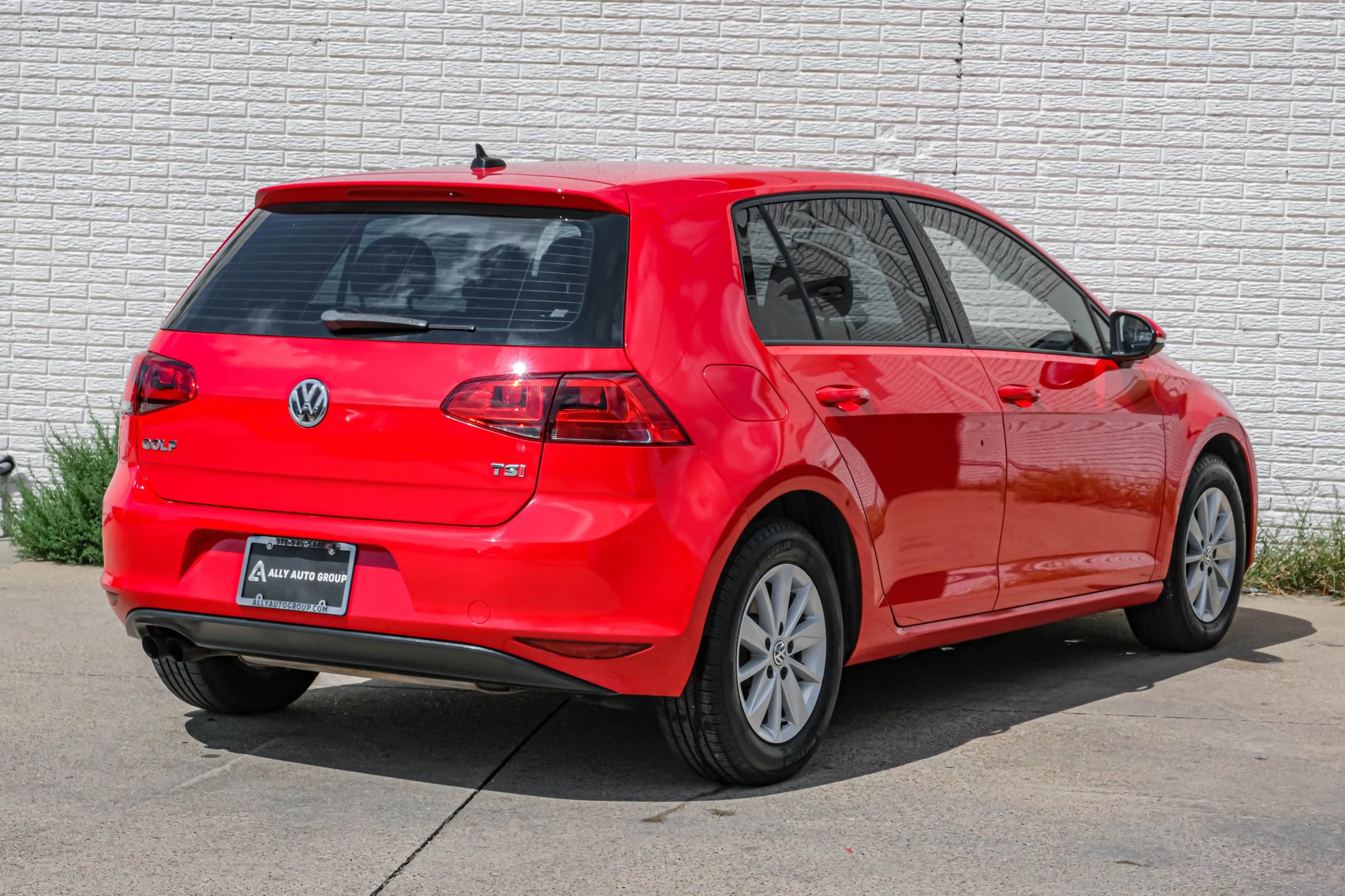 Used 2015 Volkswagen Golf SE image 7