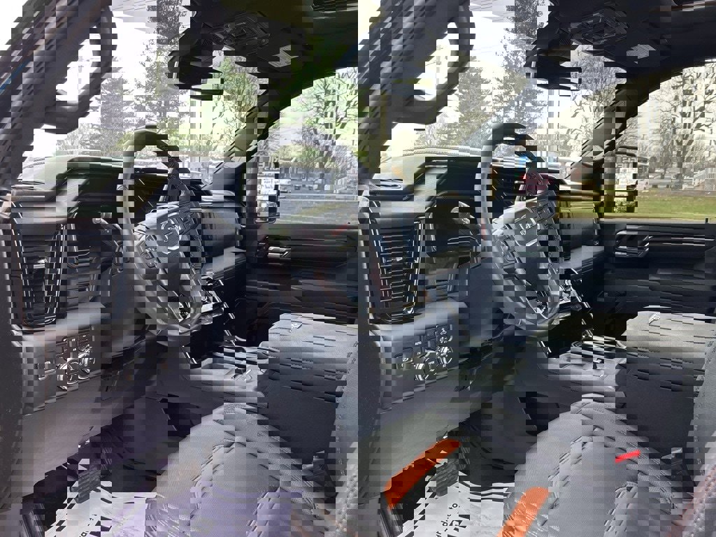 Used 2025 GMC Sierra 2500 AT4 image 27