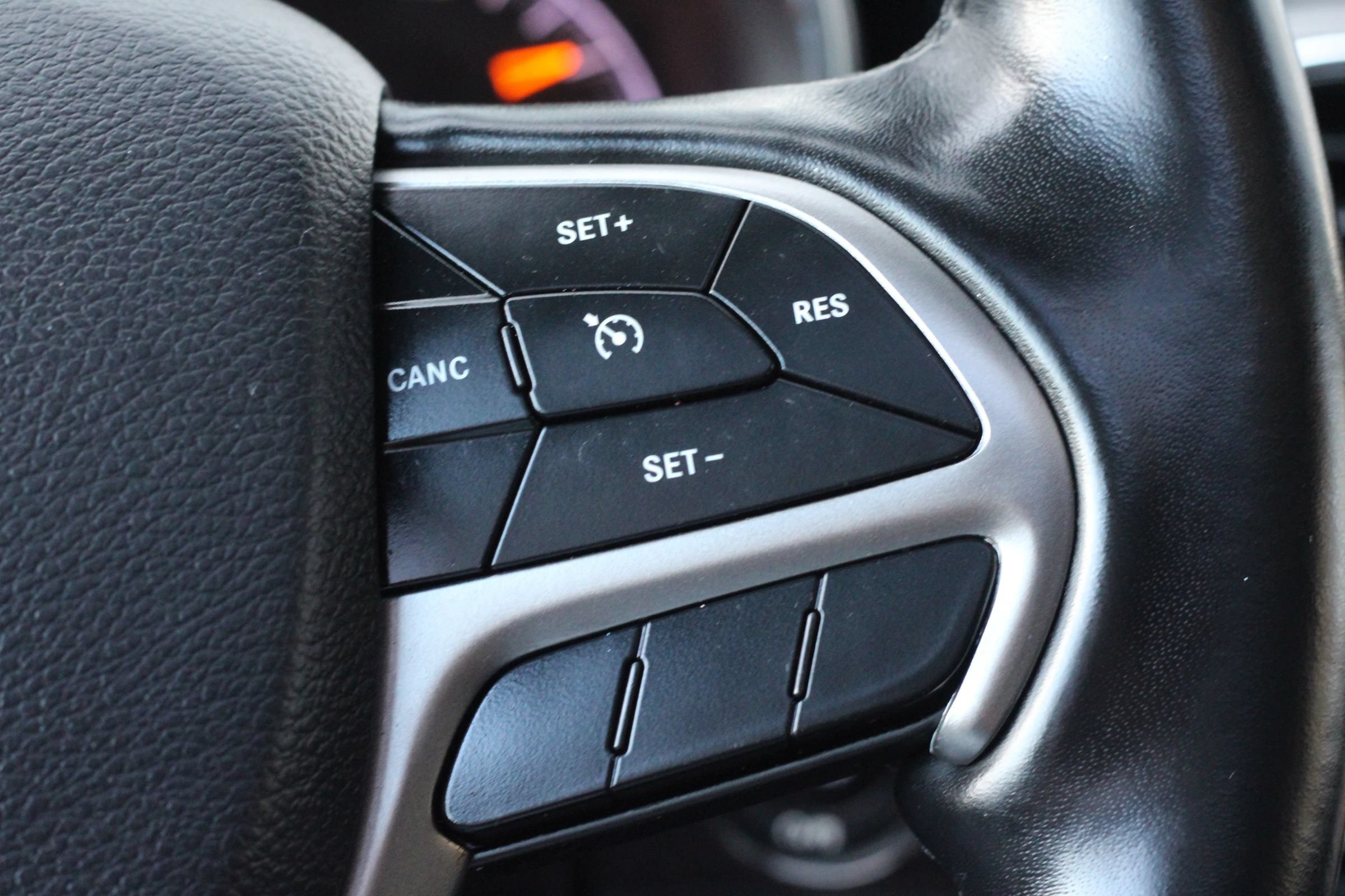 Used 2020 Jeep Grand Cherokee Laredo w/ Security & Convenience Group AWD/4WD image 18