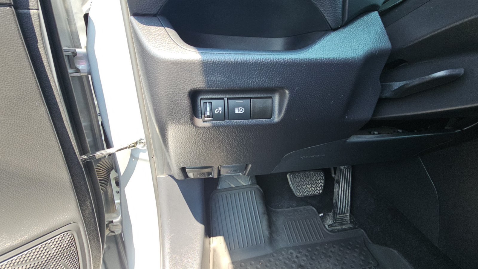 Certified 2025 Toyota RAV4 XLE AWD/4WD image 22
