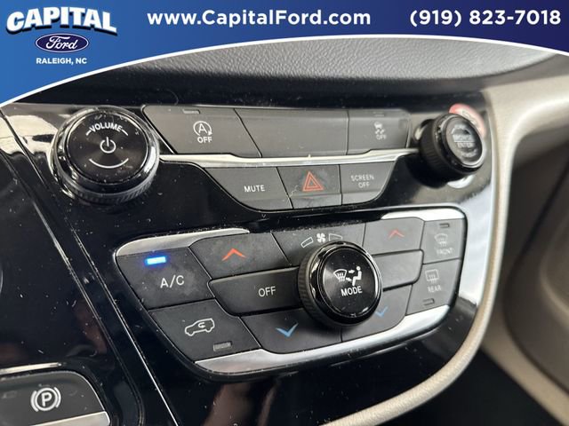 Used 2023 Chrysler Voyager LX FWD image 28