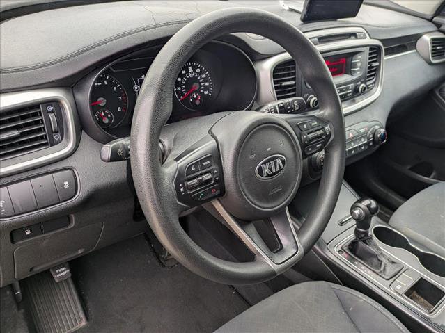 Used 2017 Kia Sorento L image 6