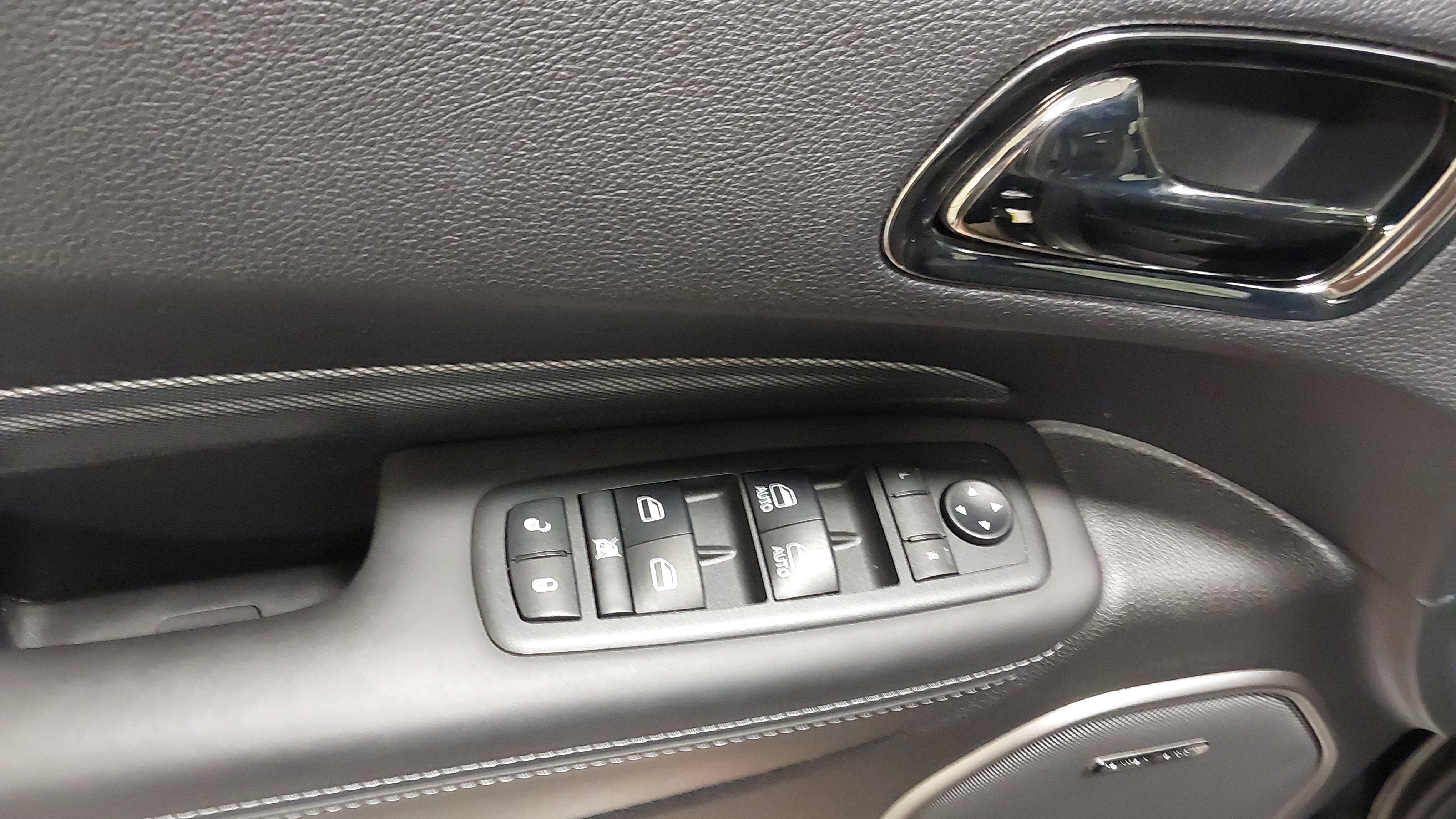 Used 2019 Dodge Durango R/T w/ Technology Group AWD/4WD image 25