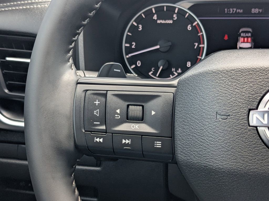 Used 2025 Nissan Rogue SV FWD image 23