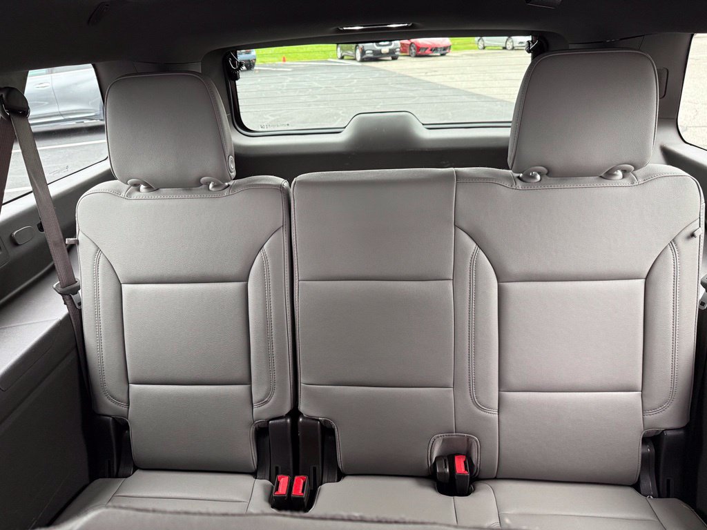 Used 2025 Chevrolet Suburban LT AWD/4WD image 18