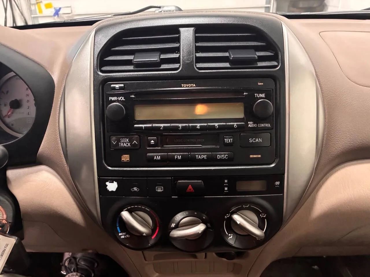 Used 2005 Toyota RAV4 4WD image 21