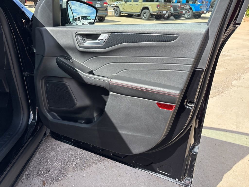 Used 2025 Ford Escape ST-Line Select image 25
