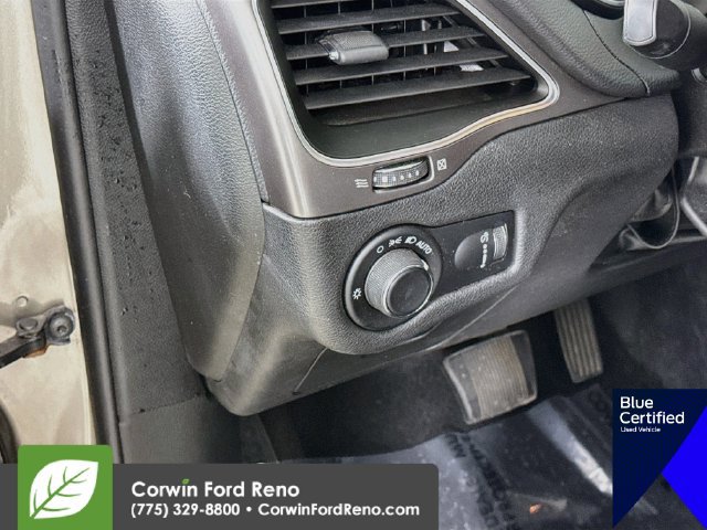 Used 2020 Jeep Cherokee Latitude FWD image 14