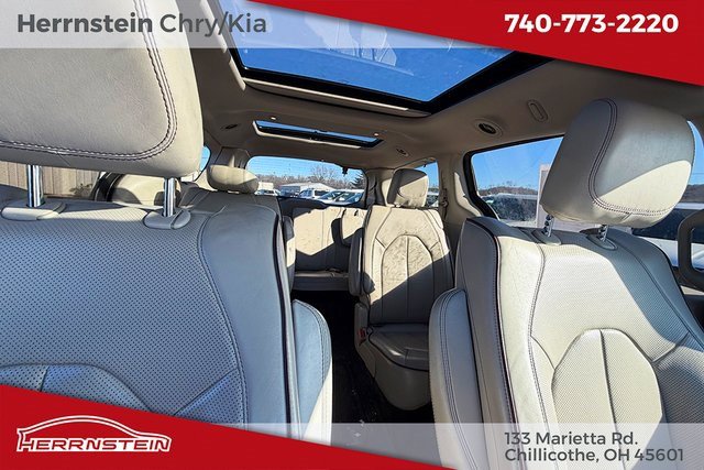 Used 2018 Chrysler Pacifica Limited w/ Tire & Wheel Group image 29