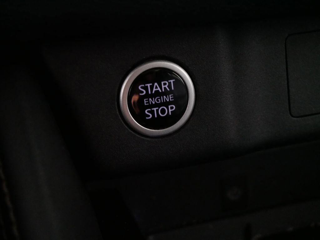 Used 2022 Nissan Rogue Platinum w/ Head-Up Display Package image 25