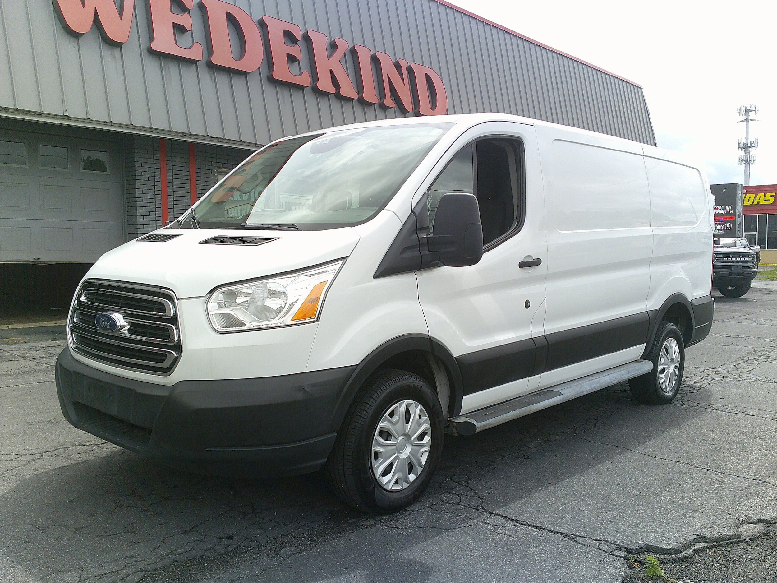 Used 2019 Ford Transit 250 130 Low Roof w/ Exterior Upgrade Package RWD image 9