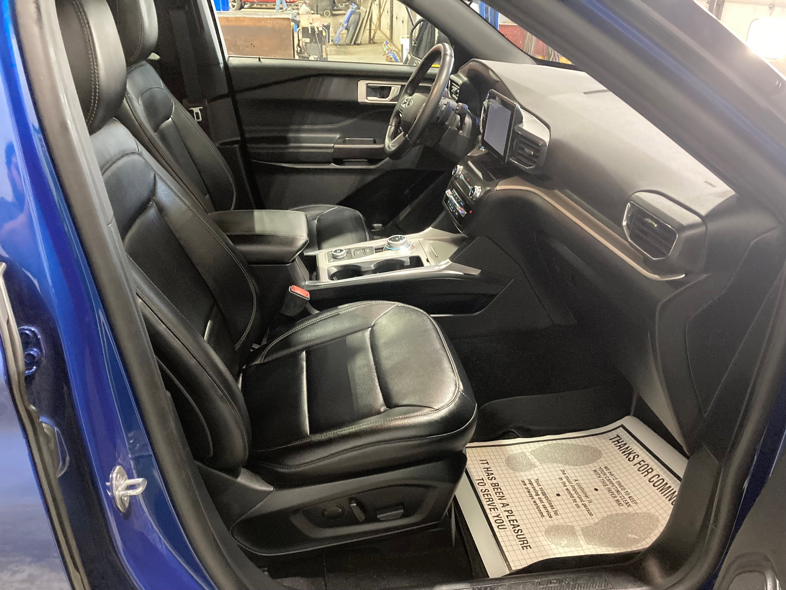 Used 2020 Ford Explorer XLT w/ Equipment Group 202A AWD/4WD image 4