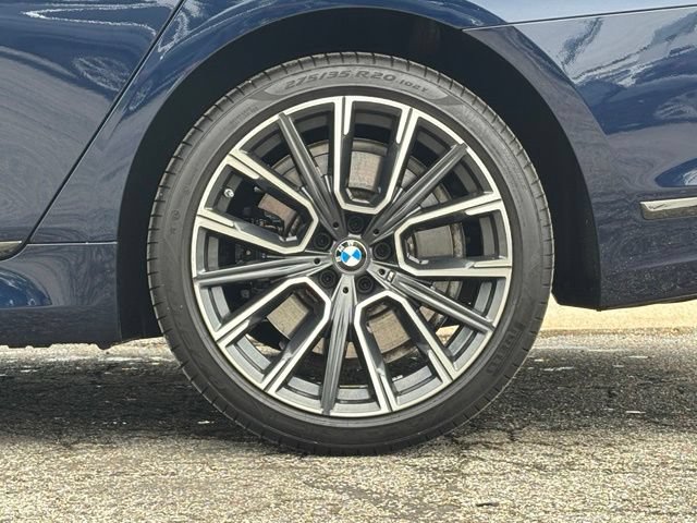 Certified 2022 BMW 750i xDrive w/ Luxury Rear Seating Package AWD/4WD image 4