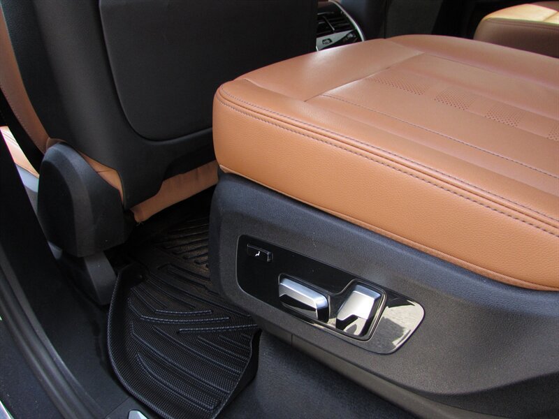 Used 2020 BMW X7 xDrive40i w/ Premium Package AWD/4WD image 27