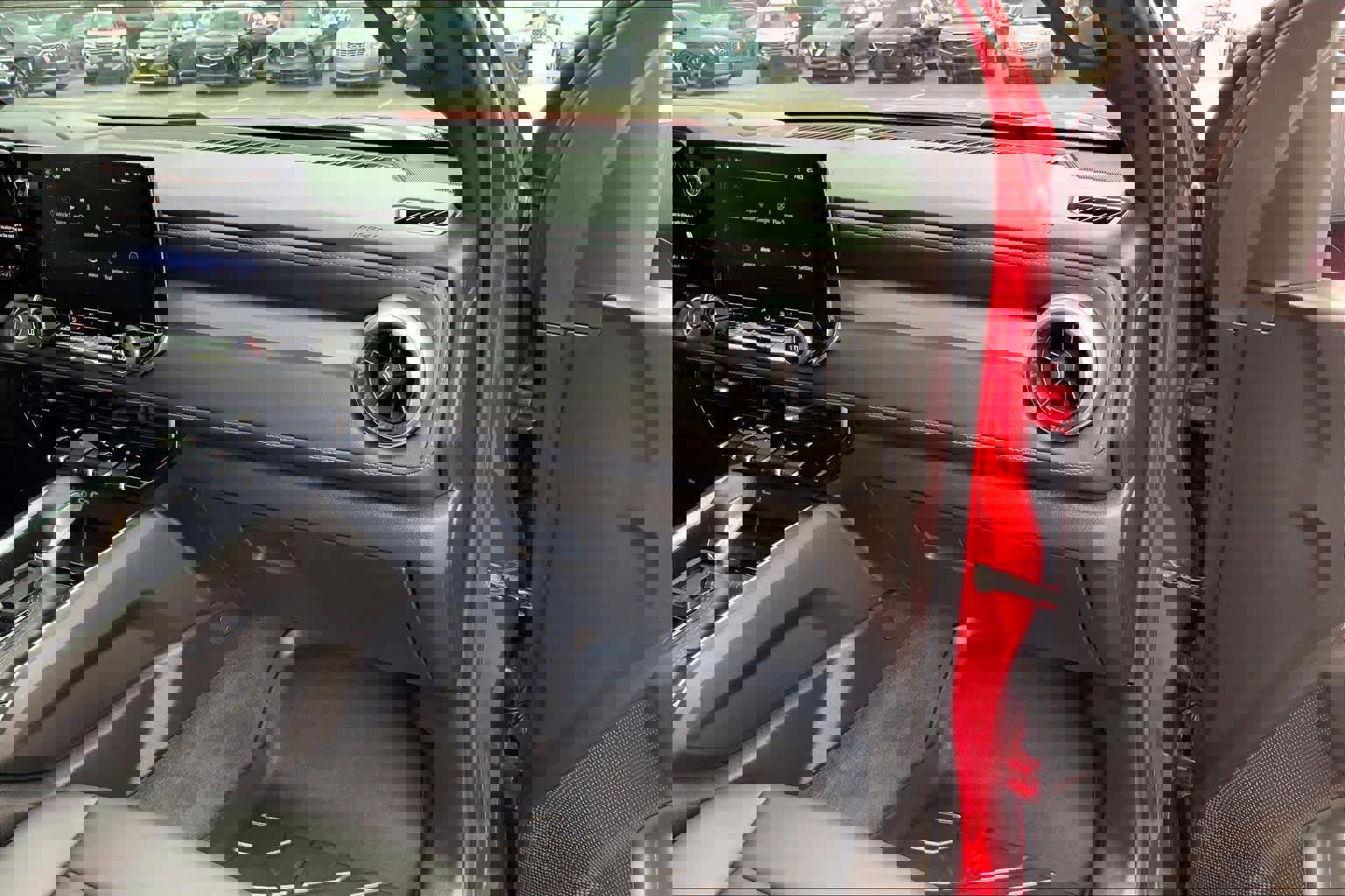 Used 2025 Chevrolet Colorado LT w/ LT Convenience Package image 18