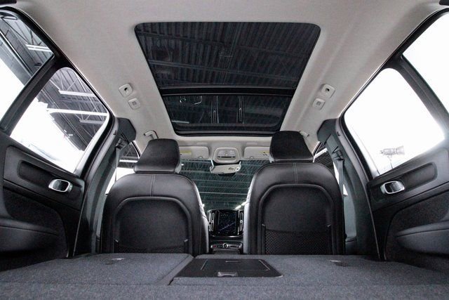 Certified 2025 Volvo XC40 B5 Plus image 39