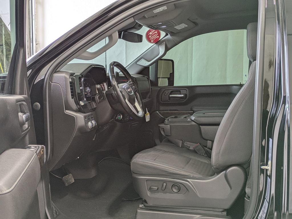 Used 2024 GMC Sierra 3500 SLE w/ SLE Convenience Package AWD/4WD image 4