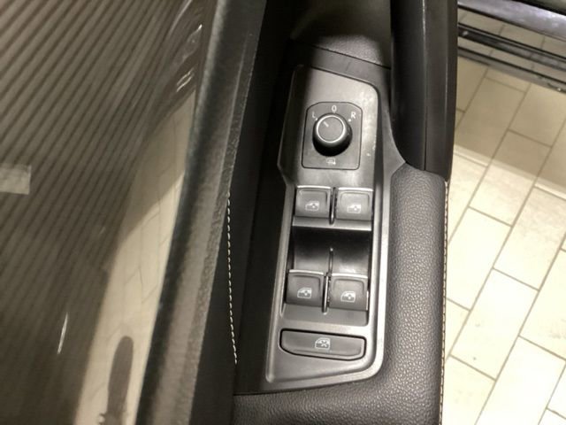 Certified 2023 Volkswagen Tiguan SE R-Line AWD/4WD image 19