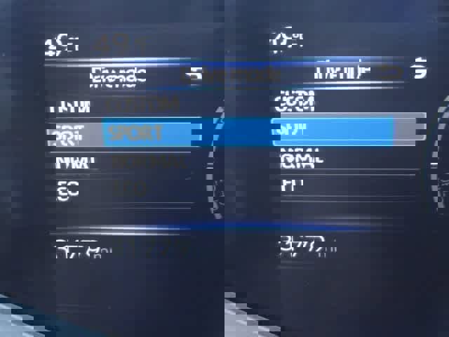 Used 2024 Toyota Prius LE image 31