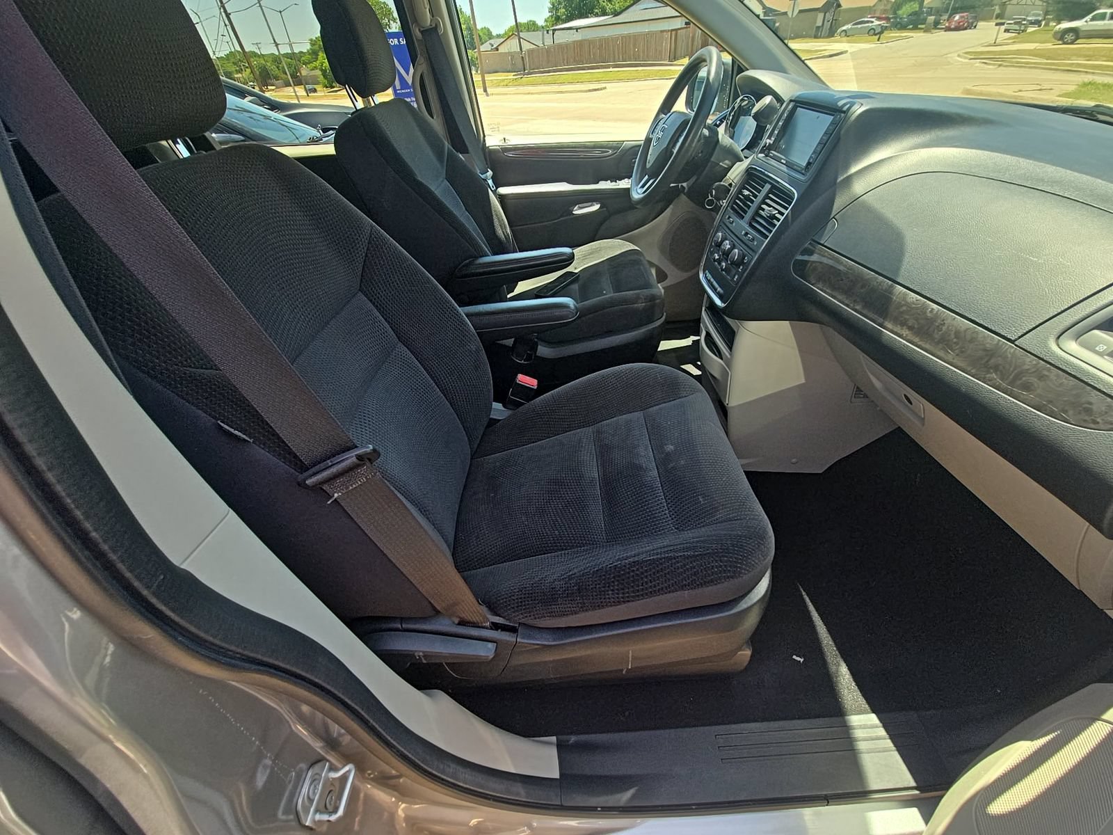 Used 2018 Dodge Grand Caravan SE w/ UConnect Hands-Free Group FWD image 11